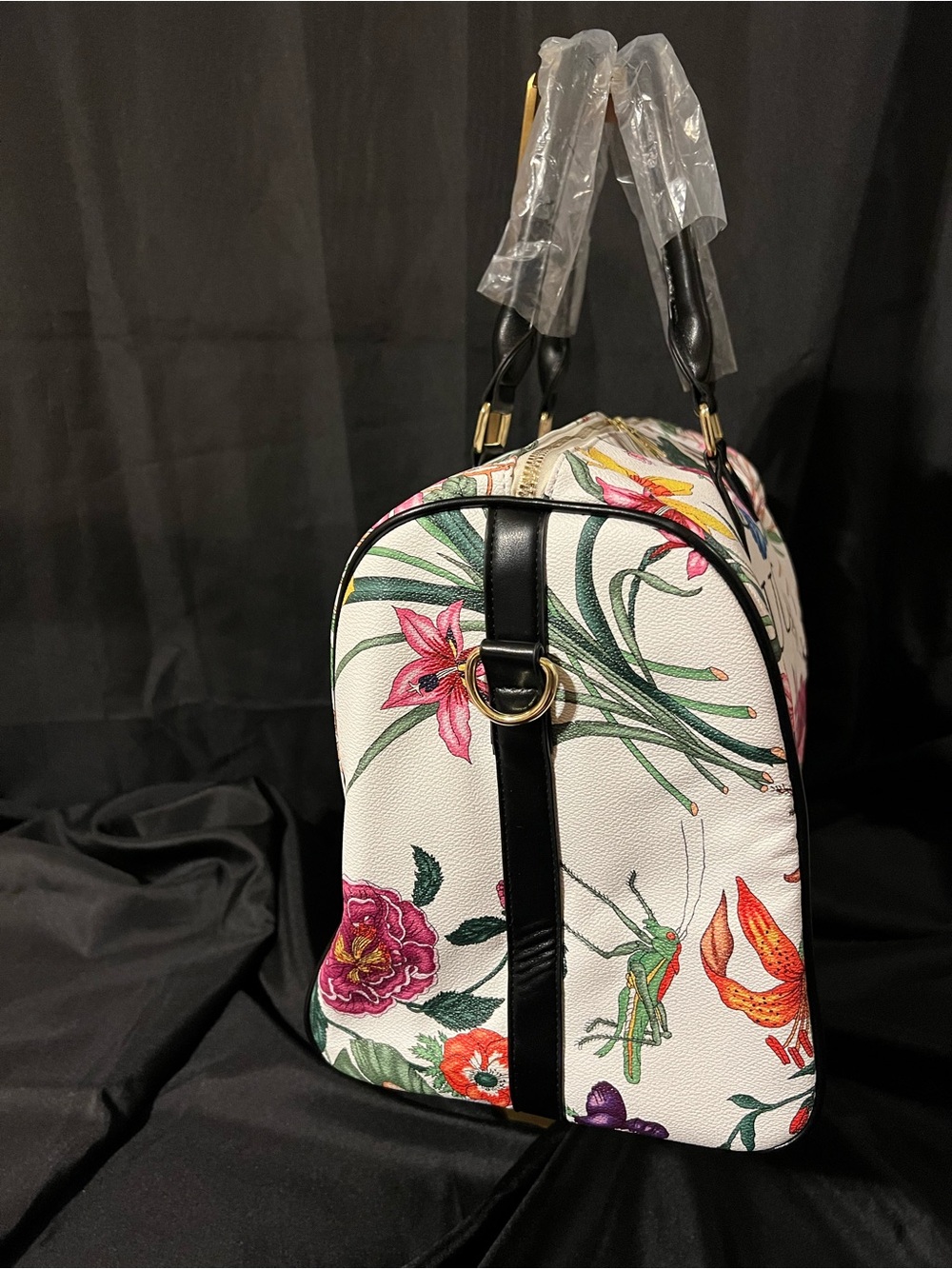 GUCCI White Floral Logo Duffle Bag - Picture 3 of 16